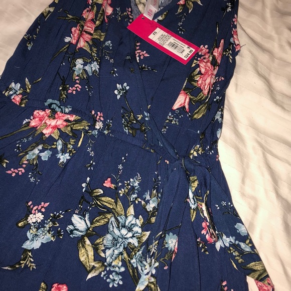 BRAND NEW! TAGS STILL ON - Picture 3 of 4